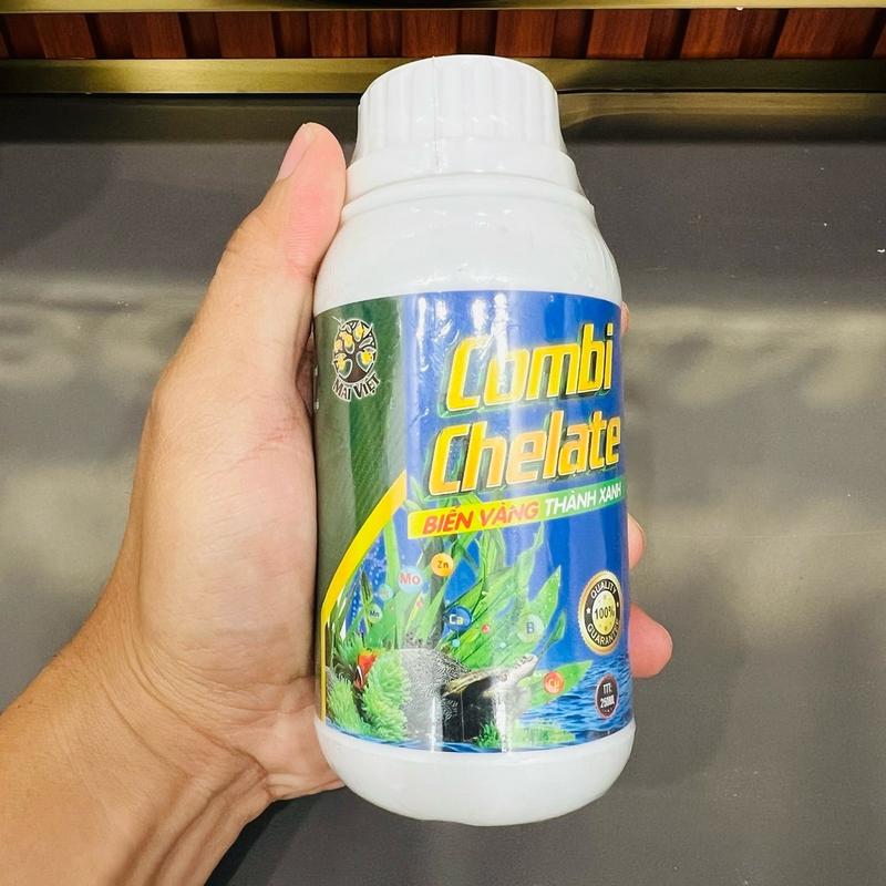  Phân bón lá Combi USA dạng dung dịch. 1 Chai 240ml Pha 200L nước. Cung cấp nhanh 1 lượng Trung Vi Lượng cho cây trồng. 