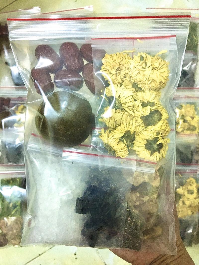 Product Introduction of Set nấu Trà sâm bí đao hạt chia 8 vị, 1 set nấu 5l nước . Nước Trà Tea box 12