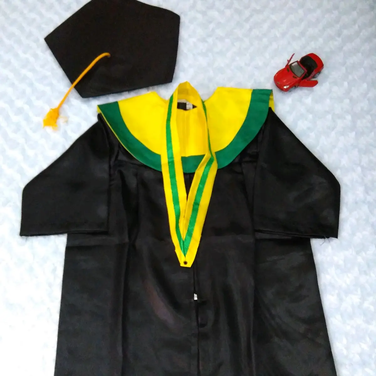 Toga Kuning list Hijau