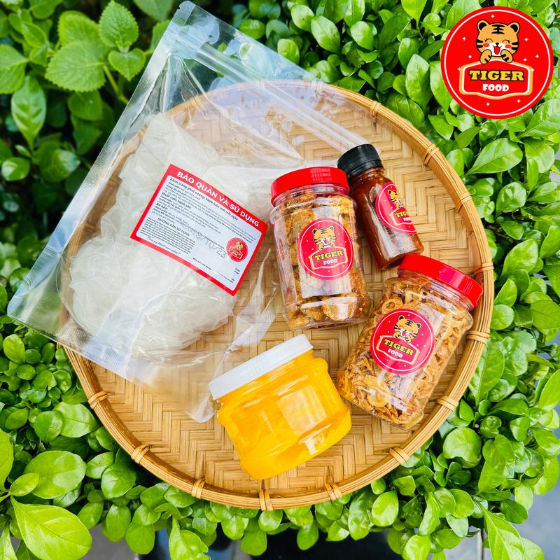 Product Introduction of Bánh tráng bơ trứng muối TIGER FOOD Bánh tráng phơi sương sốt bơ trứng muối + tóp mỡ + hành phi + sốt tắc FULL TOPPING 5