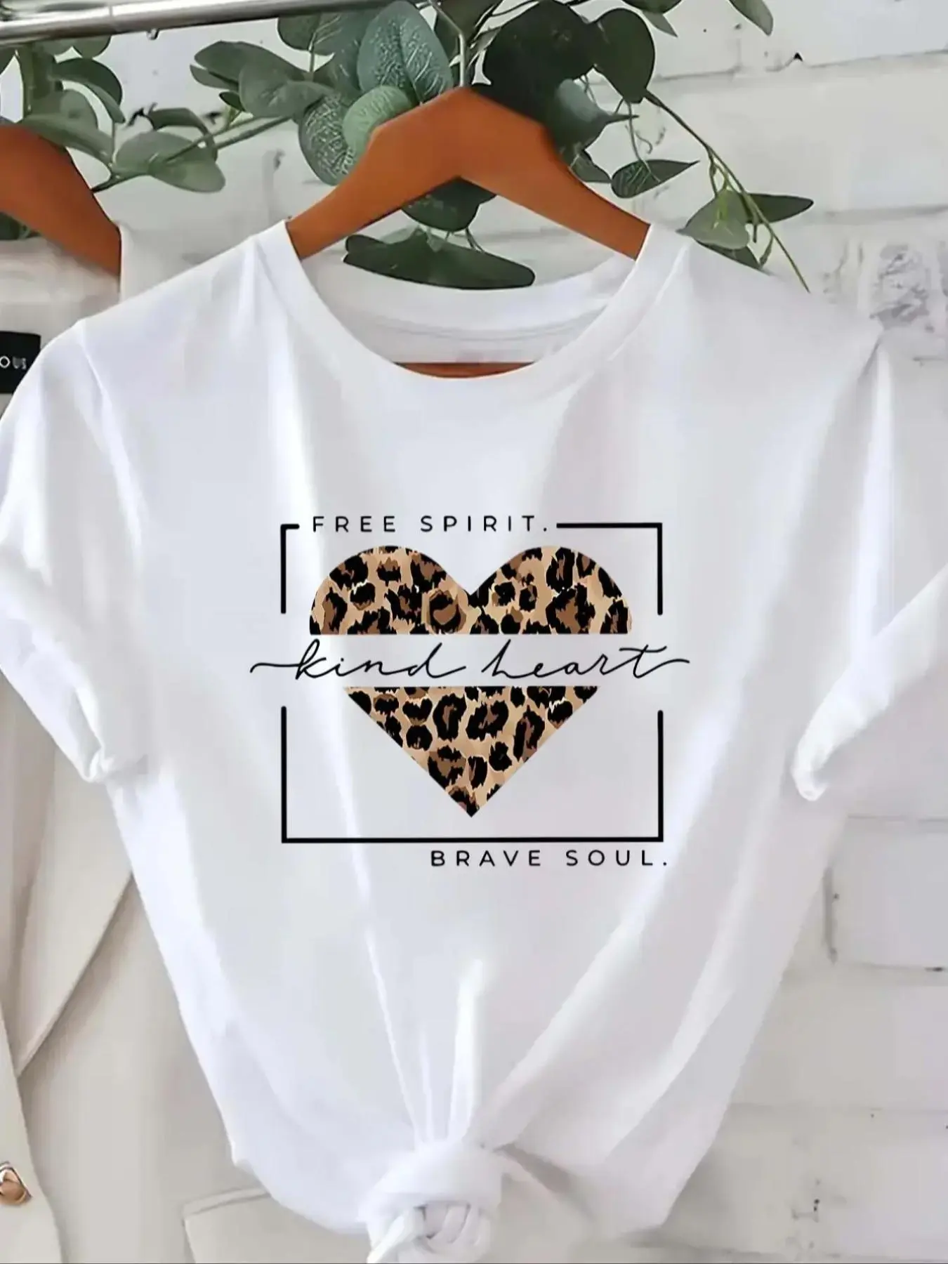 Women's Leopard Heart Print Round Neck Tee, Fashion Casual Crew Neck T-Shirt for Daily Holiday Vacation Outdoor Wear, Ladies Clothes for Summer