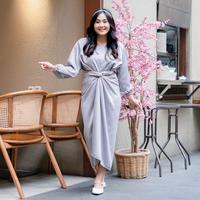 Gambar Yoenik Jia Wrap Dress - Dress Lilit - Dress Tali Maxi - Dress Satin Lebaran - Baju Kondangan - Gaun Wanita Panjang - Navy Blue M18564 R31S1 dari Yoenik Apparel Kab. Bandung Barat 1 Tokopedia
