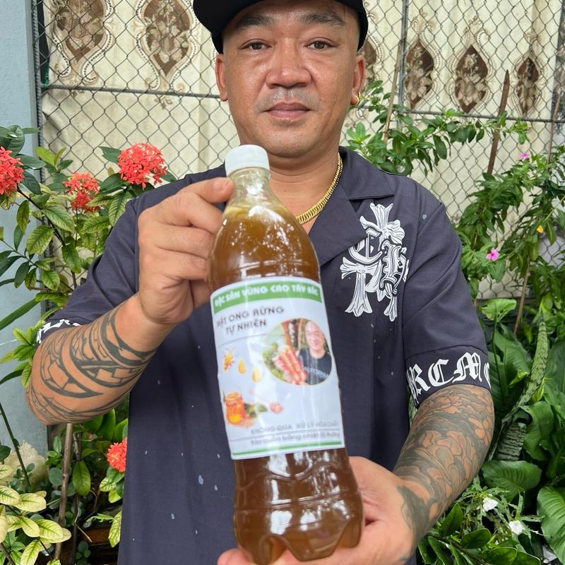  MẬT ONG HANG ĐÁ RỪNG TÂY BẮC NGUYÊN CHẤT VỊ NGỌT CHAI 1 LÍT 