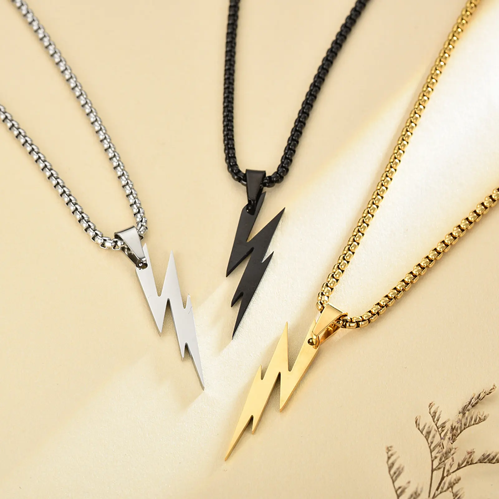 [Ready stock] Men Pendant Necklace Unisex Chain Solid Color Thunder Flash Shape Neck Decoration Hip Hop Style Geometric Men Necklace Adult Jewelry