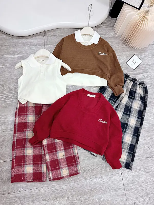 [PINI-S09] Set bộ 3 chi tiết: Aó croptop len tăm kèm áo ba lỗ cổ bẻ và quần dạ kẻ dáng xuông cho bé gái ( 9-31kg) 1