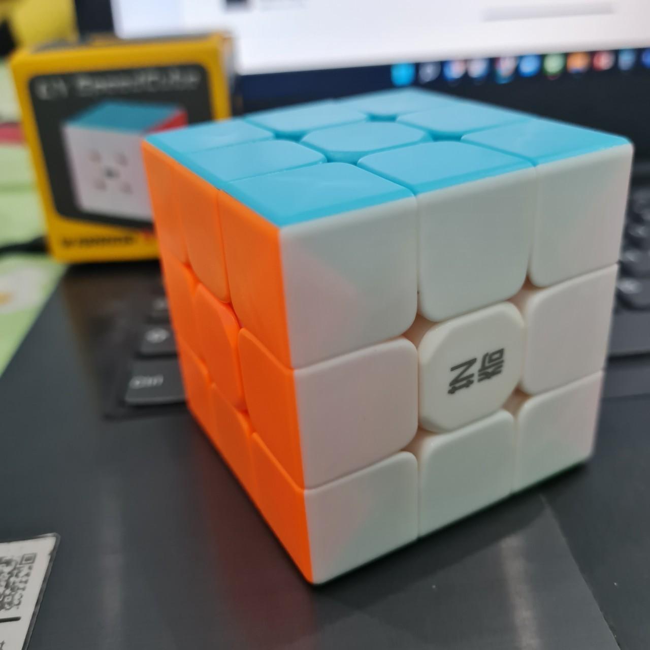 รูบิค 3x3 หมุนง่าย ลื่นมือ rubik ขนาด 5.9cm พร้อมคู่มือในกล่อง