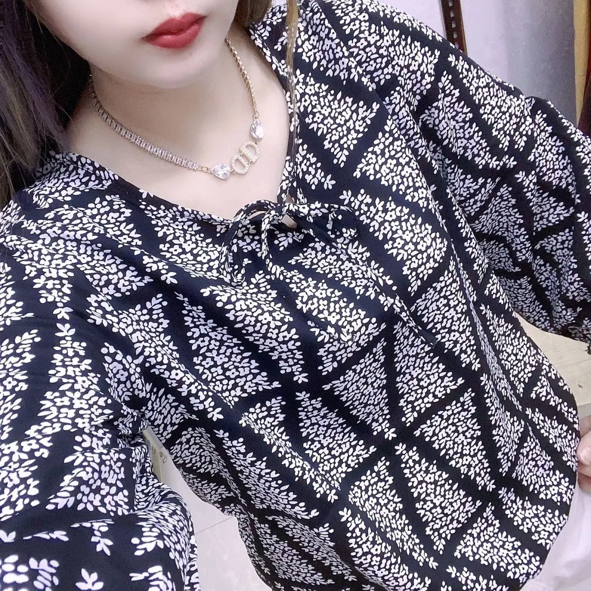 Áo Sơ Mi Tay Áo Ba Phần Tư Cổ Tròn, Hàng Mới Về, Thời Trang Và Thanh Lịch, Áo Dễ Phối Đồ Dáng Rộng Vừa Vặn, Phong Cách Phương Tây, Mỏng Vừa Vặn, Đồ Lót Giấu Kín, Áo Voan
