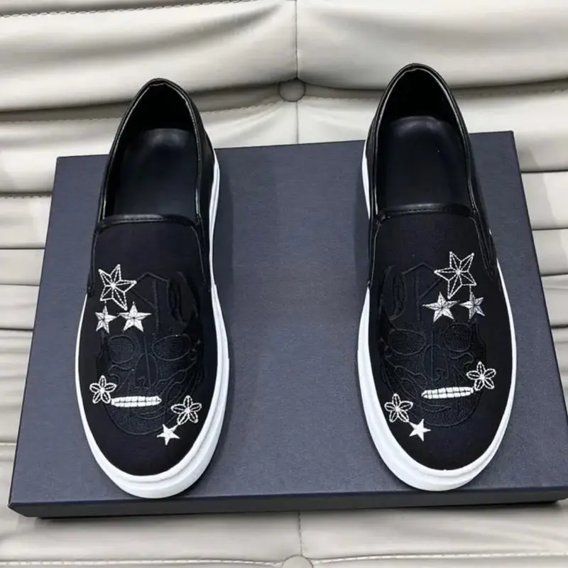 Giày lười slip-on xích thêu hình mặt quỷ hoạ tiết phong cách trẻ 2024 full size cho ae 0