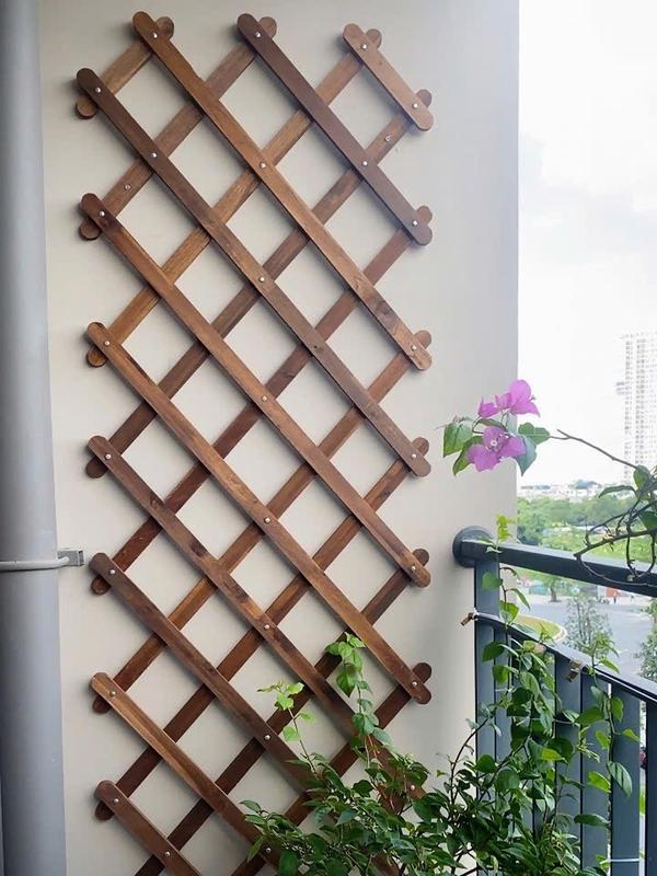 Giàn gỗ treo cây hoa ban công chung cư, treo hoa trang trí sân thượng, decor sân vườn - Khung có thể co giãn, kích thước 140x60cm