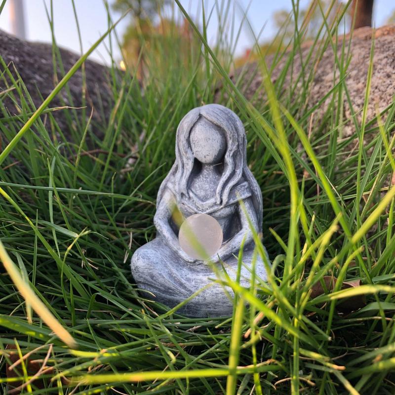 Product Introduction of Moon Goddess Statue, 1 Count Resin Ornament, Home Decor for Living Room Bedroom Garden, Room Decor, Garden Decor, Gift for Friend & Family 4