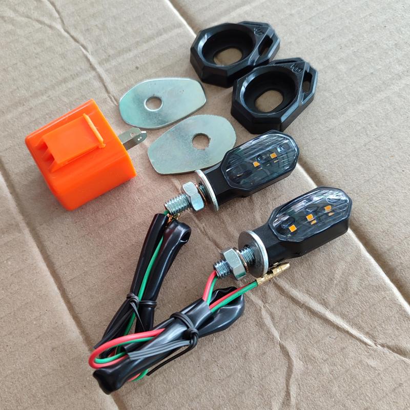  Xi nhan Gắn Ex150 155  Kích thước dài 4cm màu đen khói led vàng tặng kèm cục chớp bền chống nước tốt. Phụ Tùng 