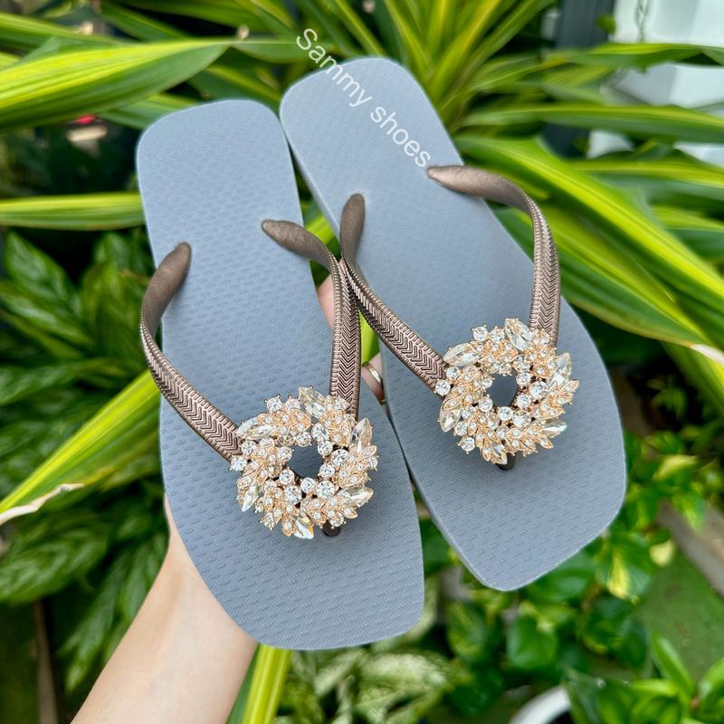 [Mũi Vuông - Nguyệt Quế Kim Loại] DÉP XỎ NGÓN NỮ GẮN CHARM NGUYỆT QUẾ TRẮNG ĐÍNH ĐÁ KIM LOẠI MIX 18 MÀU DÉP CHẤT CAO SU DéP Shoes GiàY dép lào nữ đẹp dép xỏ ngón  gắn  charm