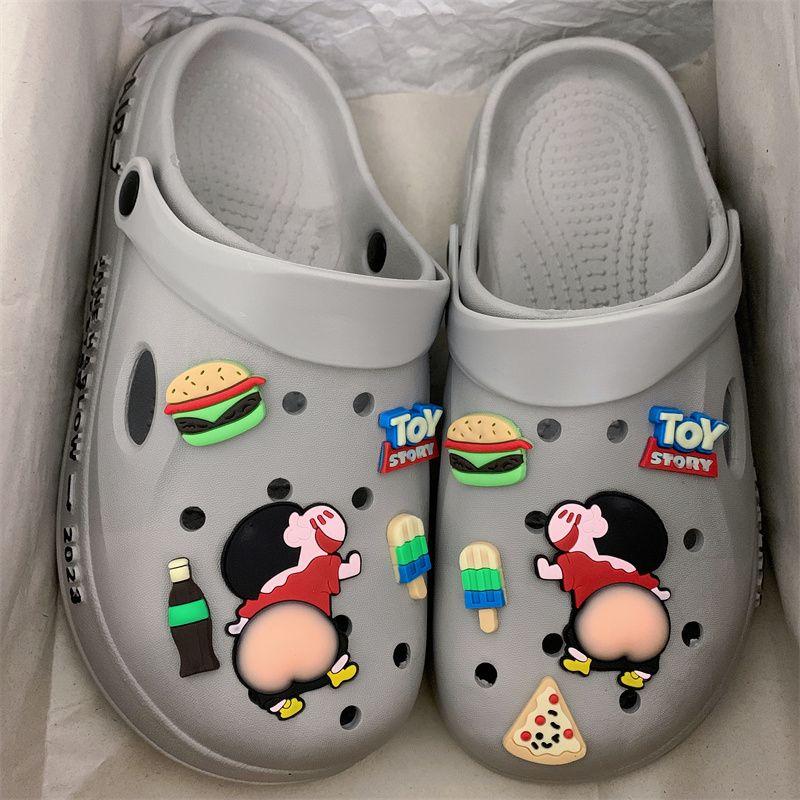 Guốc Crayon Shin-chan, Dành Cho Nam, Phong Cách Hoạt Hình Dễ Thương Ins, Ngoài Trời, Không Trơn Trượt, Đế Dày, Cao Cấp, Kiểu Bít Mũi, Dép, Thích Hợp Cho Mùa Hè, Năm 2023 2