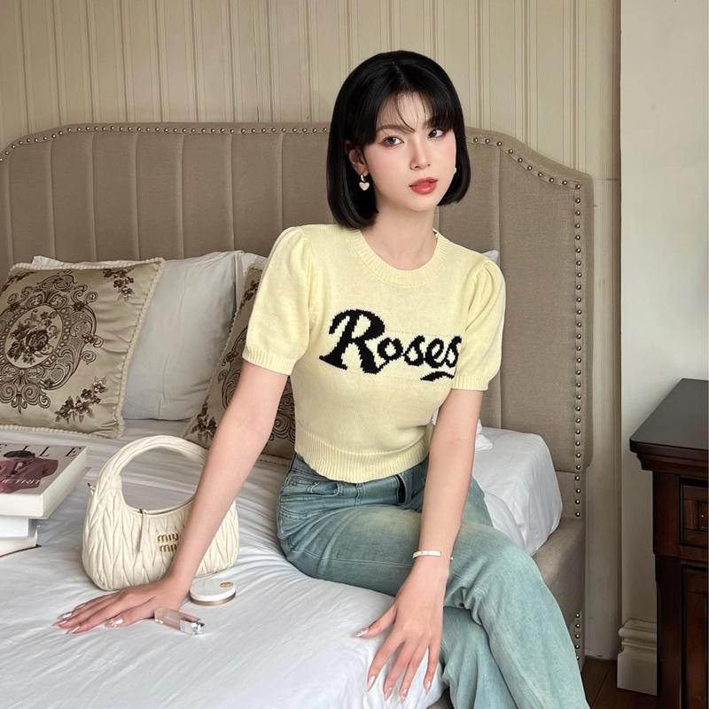 Product Introduction of [VEO'S ] Roses Top - Áo Len Montoghi Nữ Mùa Hè Thiết Kế Ngắn Tay Form Ôm Mỏng Nhẹ Màu Xám, Xanh, Vàng, Hồng Đính Khuy Hoa Hồng Đi Làm Đi Chơi Veo's 7