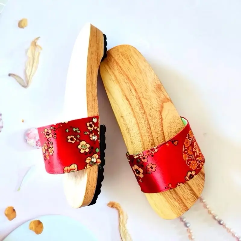 Guốc mộc guốc gỗ 2 phân đế bằng quai gấm đỏ