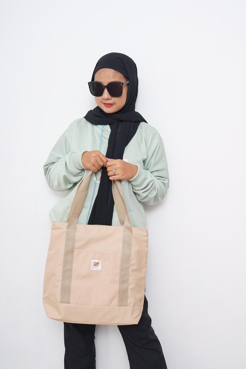 Product Introduction of Noom Studio Brussel Tote Bag Sleting Unisex Pria Wanita Cream 0