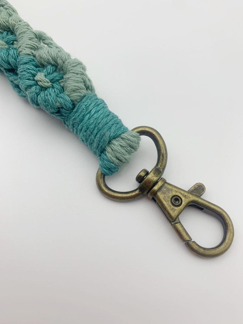 Product Introduction of Cute Flower Design Handmade Braided Keychain for Women & Men, Fashion Accessories for Daily Use, Trendy All-match & Exquisite Keychain for Birthday Gift 2