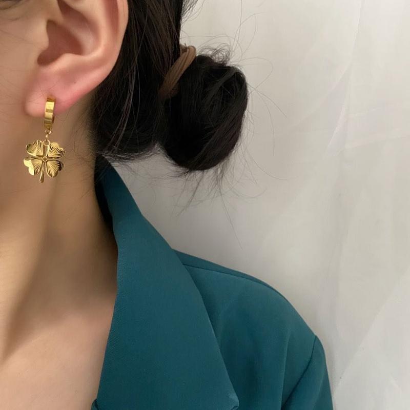 Hoa tai nữ Bông tai nữ XR cỏ 4 lá ,trang sức nữ TITAN CAO CẤP không đen không gỉ