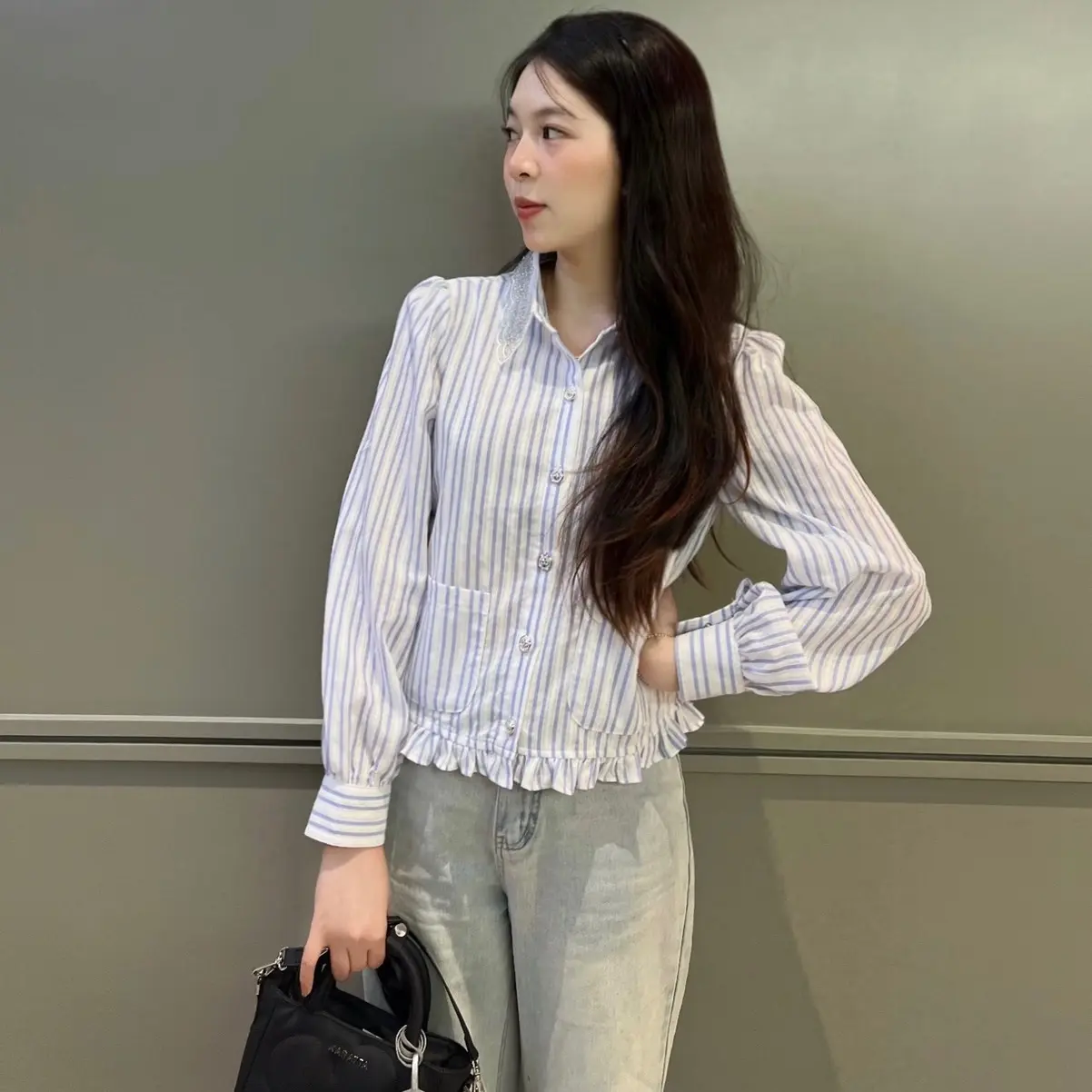 A01- Áo SƠ MI KẺ XANH dài tay cổ đính ngọc blink blink có túi  gấu phối bèo trẻ trung BEIBEE.BYNGOC
