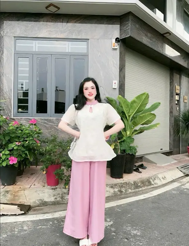 Set Đồ Nữ Bigsize Đón Tết Cách Tân Cổ Tàu Thêu Kim Tuyến Hoa Hồng, Đi Lễ Chùa Áo Hoa Nổi Chỉ 2 Lớp Kèm Quần Dài 50-95kg 4