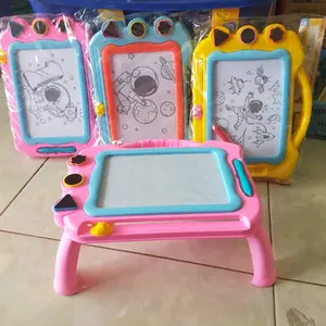 Meja papan tulis magnet