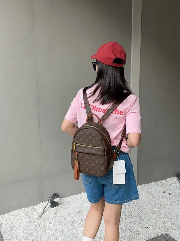 5023 Ba lô Backpack UK da PU mềm dây da pha dây vải cao cấp - Màu Nâu - Kích Thước 23*12*30.Đựng vừa tất cả các dòng điện thoại, đồ trang điểm, giấy tờ trẻ trung thời thượng - Phù hợp dùng đeo đi làm, đi chơi, đi công việc .-Bảo Hành 1 năm về da Đeo Vai Đ 7