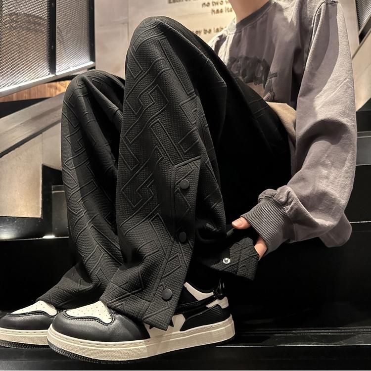 【Stok Tersedia】Celana Pria Model Tren Musim Semi 2025, Potongan Lurus dengan Desain Hip-Hop, Celana Panjang dengan Detail Belah, Berkualitas dan Penuh Karakter, Celana Olahraga Kerja Formal Dewasa Hitam Tartan Pendek 【Stok Tersedia】Celana Pria Model Tren Musim Semi 2025, Potongan Lurus dengan Desain Hip-Hop, Celana Panjang dengan Detail Belah, Berkualitas dan Penuh Karakter, Celana Olahraga Kerja Formal Dewasa Hitam Tartan Pendek