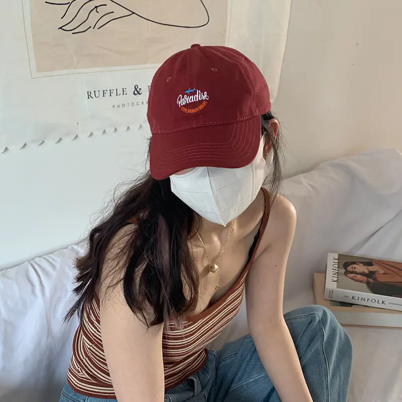Topi besbol bersulam untuk wanita, warna merah wain, fesyen, gaya Korea, musim panas, nipis, bernafas, lembut, Baju