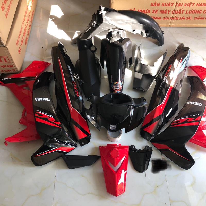 Bộ dàn áo sirius màu đen đỏ dán sẵn tem ( ốp đầu pha to, dè trước fom rin).