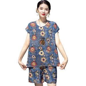 ชุดผ้าฝ้ายและผ้าไหมแขนกุดใหม่สำหรับฤดูร้อน ผู้หญิงวัยกลางคนและผู้สูงอายุ กางเกงห้าส่วนที่มีสไตล์ กางเกงขาสั้นขนาดใหญ่สำหรับแม่ ชุดสองชิ้น เซต ชิ้น สงกรานต์ ชุด พลาสติก ผ้าไหม