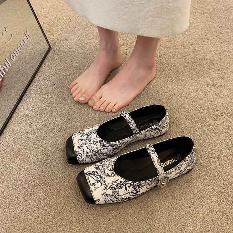 Product Introduction of Retro Chinese Style All-Match Flat Mary Jane Shoes Women's New Spring and Autumn Slip-on Soft Bottom Gommino Casual Fashion 4