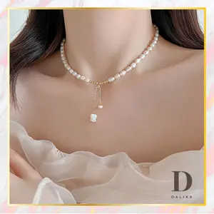 Kalung Rantai Mutiara dengan Liontin Bunga Tulip Putih