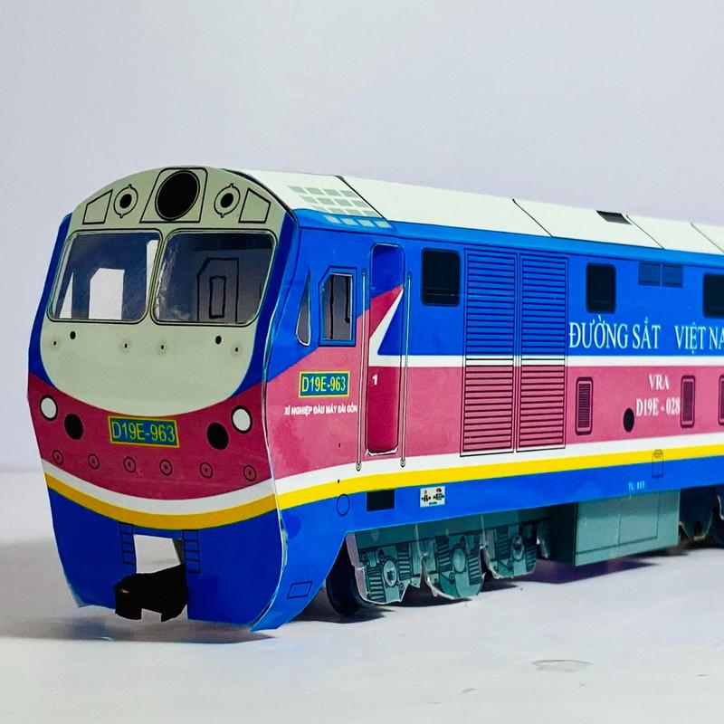 Mô hình đầu máy tàu hỏa xe lửa Việt Nam cà tím D19E làm bằng bìa cứng thủ công độc lạ cho bé.