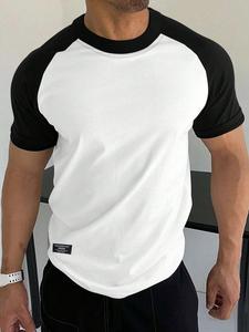 Camiseta de hombre de manga corta con bloques de color y cuello redondo, estilo casual ligero para uso diario, tejido suave y cómodo