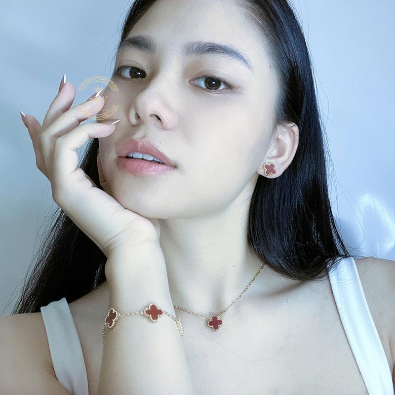 Sét 3 Món dây chuyền bông tai lắc tay titan cỏ 4 lá bộ ba trang sức cánh hoa nhỏ tươi mới thời trang 18K