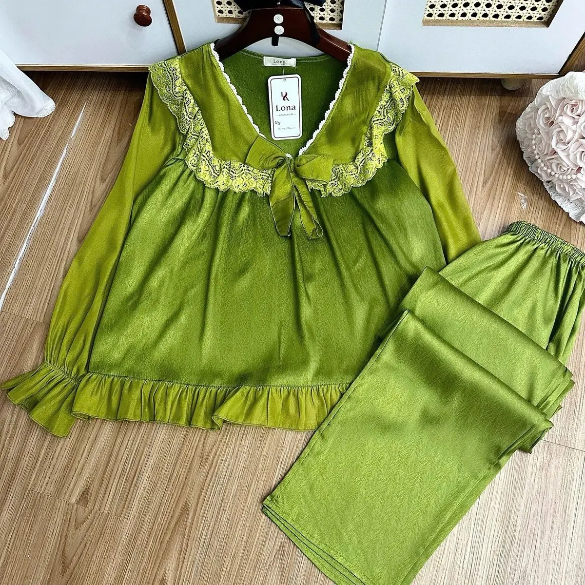 (40-60kg) Bộ pijama tiểu thư cổ V phối ren màu trơn tay dài quần dài chất liệu lụa xước nhiều mẫu Áo Ngủ Quần Ngủ Nữ Women Nhung Voi Nho