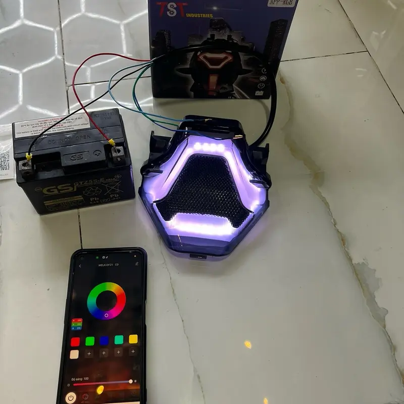 Đèn hậu TST exciter 150 chỉnh nhiều màu viền bằng app điện thoại 3