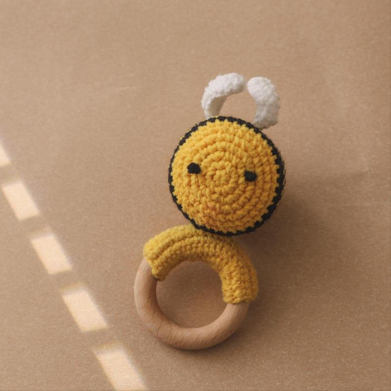 Product Introduction of Cute Crochet Bee Design Rattle Toy, Soft Plush Ring Toy, Easy To Hold, Attracts Baby Attention, Suitable for Baby Room Decoration, Cognitive Development 4