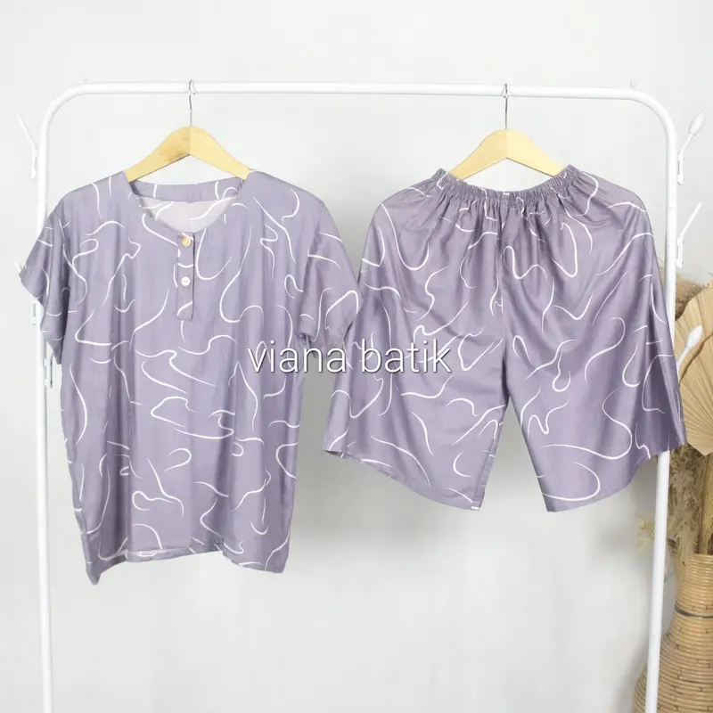 Setelan Baju Tidur Wanita  Kancing Piyama Celana Pendek Pendek Motif Cacing Bahan Rayon 3