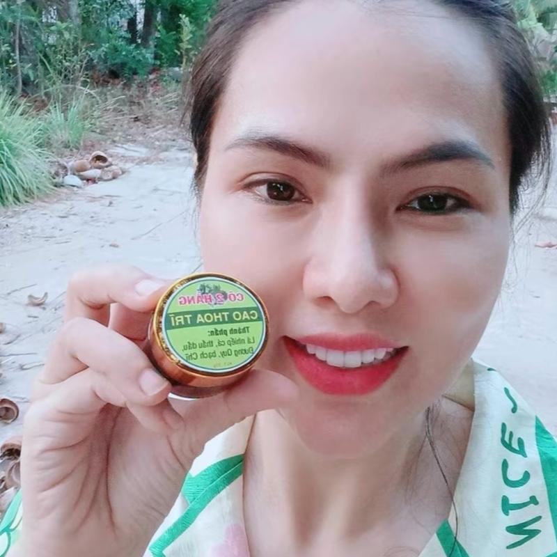 Cao Thoa Trĩ Cô 2 Hằng: thành phần      Thành phần: 100% tự nhiên nên không lo tác dụng phụ, cao được điều chế từ cây thầu dầu tía kết hợp với rau sam, tử thảo,tê tê, thương truật, huyết dụ  giúp kháng khuẩn, tiêu viêm, tăng cường lưu thông máu làm ta 0