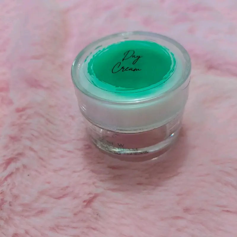Tsamaaniya skincare krim siang acne 1