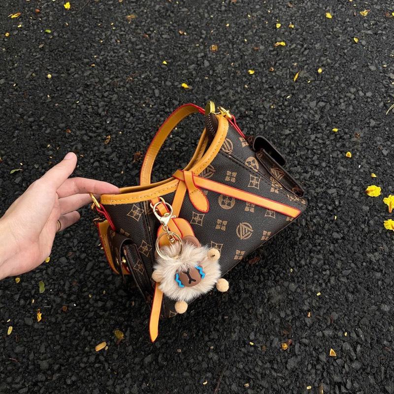 Túi xách nữ đeo vai đeo chéo chất da cao cấp tặng kèm gấu và 2 dây 2 size v206