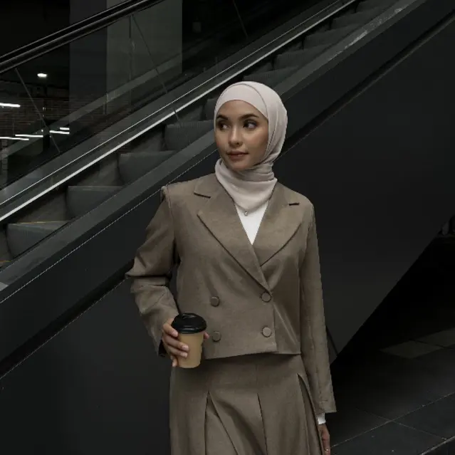Hi.PRIMA Ava Cropped Blazer Cotton Eve Formal Wanita 3