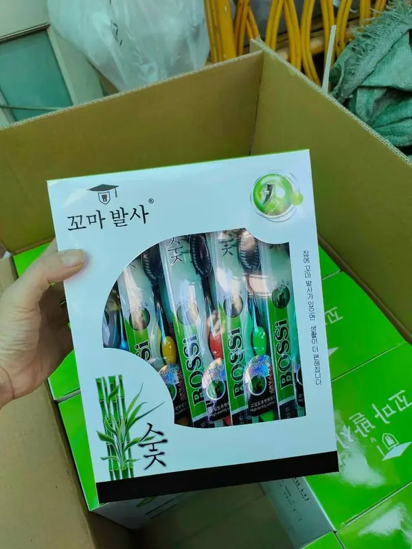 Hộp 30 Cái Bàn Chải Đánh Răng Than Tre Hoạt Tính Bossi Hàn Quốc 5