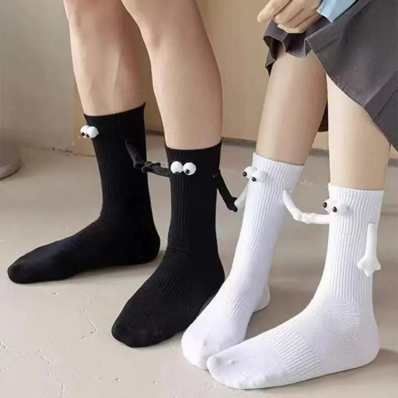 Tất Cặp Đôi Hút Từ Tính, 1 Đôi, Đen Trắng, Được Cá Nhân Hóa, Ống Trung Bình Hợp Xu hướng, Vui Nhộn Cầm Tay, Thích Hợp Cho Nam Và Nữ, Tất Dễ Thương, Mắt Ong Menswear 0