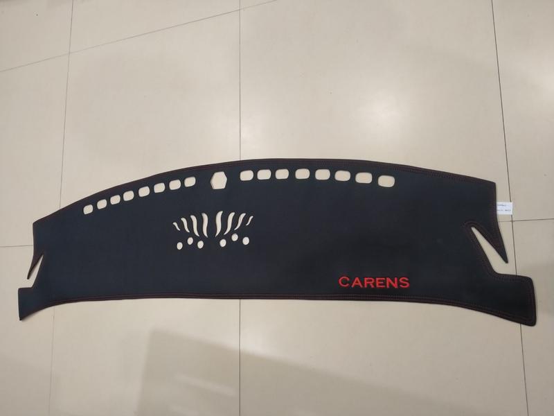 Thảm taplo xe Kia Carens 2023+, taplo da vân cacbon 3 lớp gai silicon có chống trượt 3 lớp loại 1 -Taplo