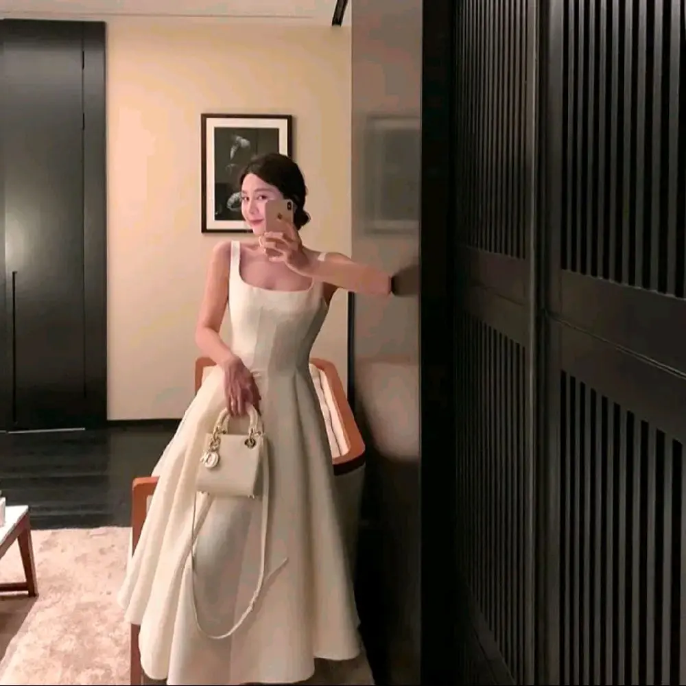 váy cổ vuông hàng 2 lớp có mút ngực dáng dài tùng xoè màu trắng
