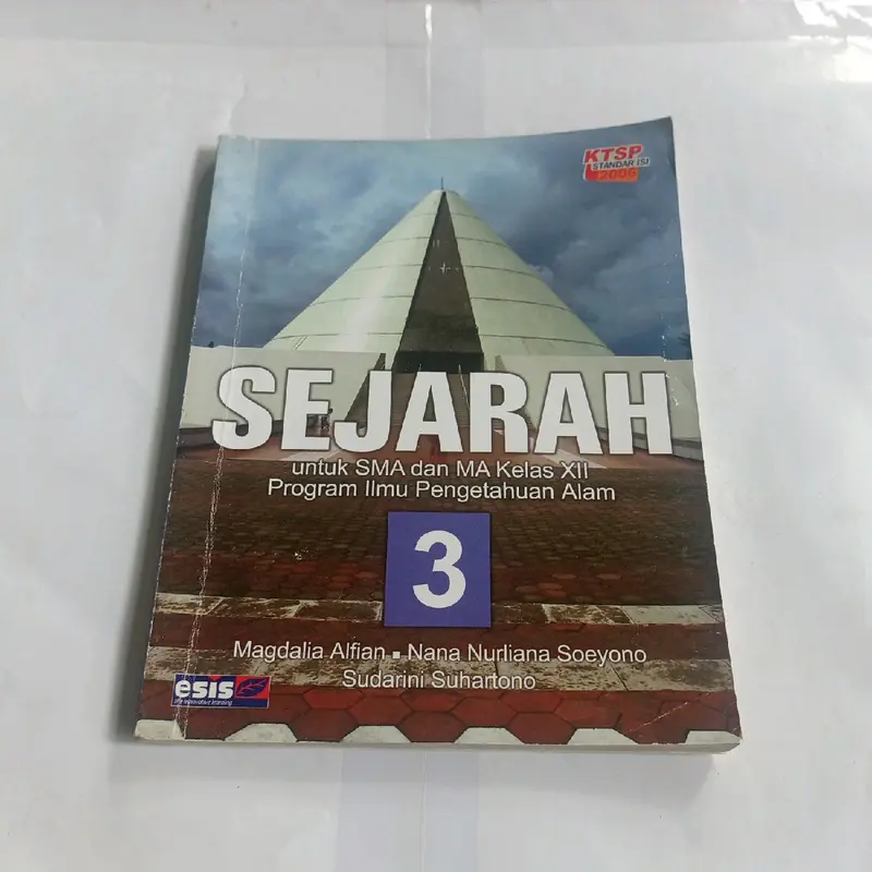 BUKU SEJARAH SMA MA KLS X XI XII KTSP IPA MAGDALIA ALFIAN Soft Cover 3