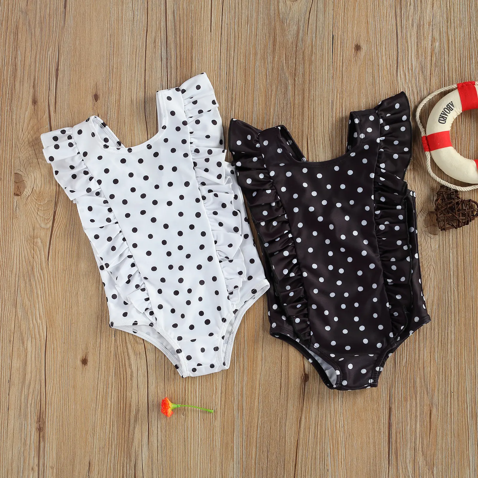 Breathable Little Girls One-piece Swimsuit, Summer Children Fashionable Black/White Wave Point Sleeveless Swimwear for Vacation