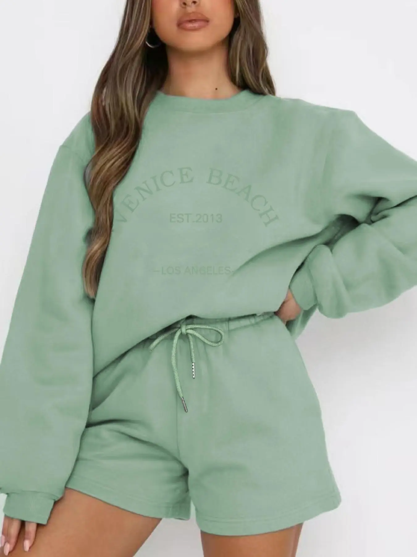 【Plus Size】 Two-Piece Set Women's Letter Print Crew Neck Sweatshirt & Drawstring Waist Shorts Set, Co-ord Set, Casual Fashion Cozy Drop Shoulder Long Sleeve Pullover & Straight Leg Shorts for Daily Outdoor Travel Wear, Women's Outfits for Fall & Winter